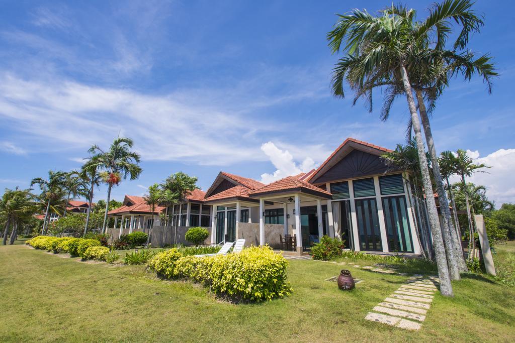 קוטה קינבלו Sabah Beach Villas & Suites מראה חיצוני תמונה